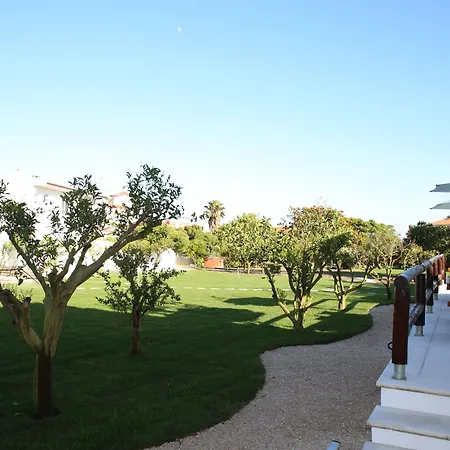 Louro ゲストハウス 4*